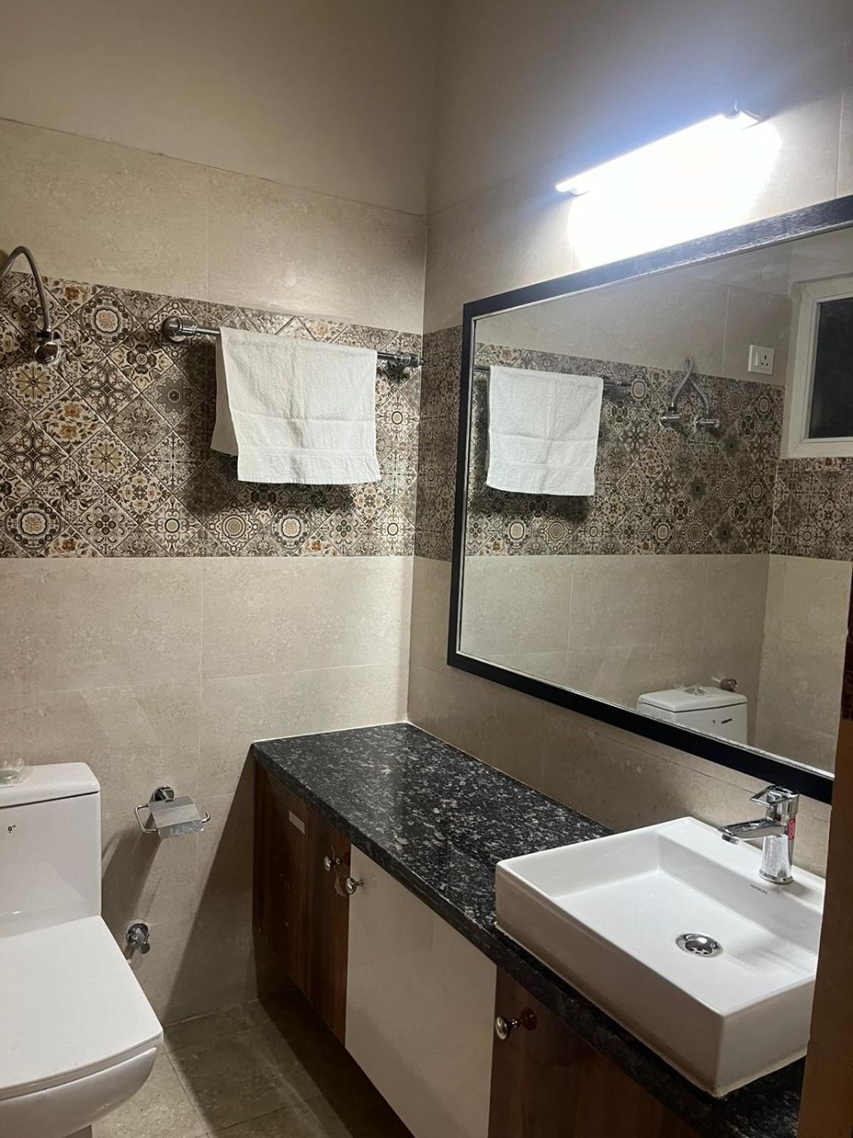 Studio Apartment In 大诺伊达 外观 照片