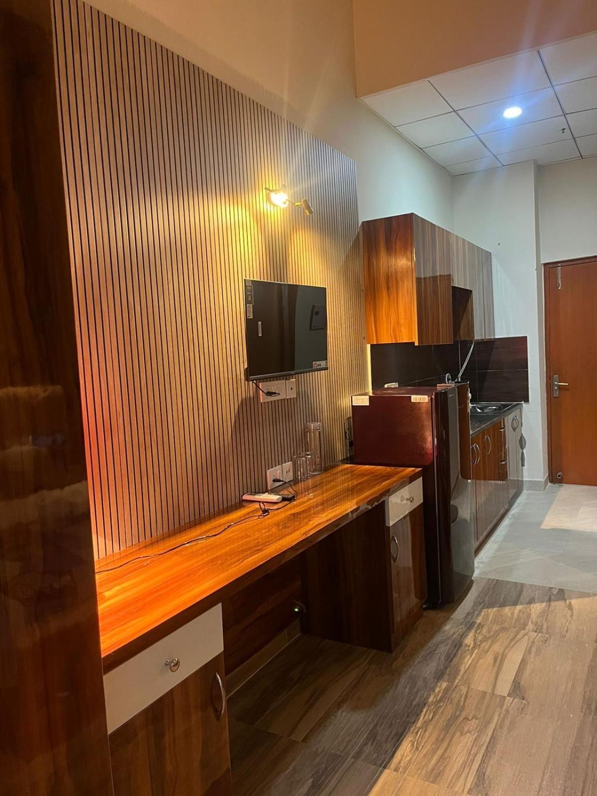 Studio Apartment In 大诺伊达 外观 照片